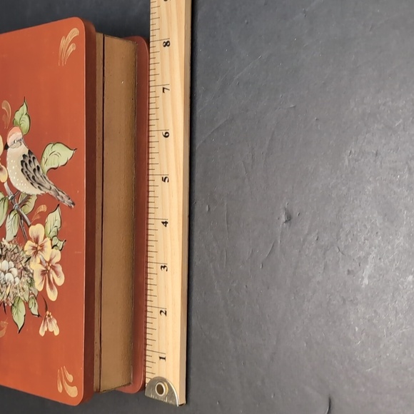 Hand-Painted Floral/ Bird Wooden Trinket Box. - Picture 9 of 11